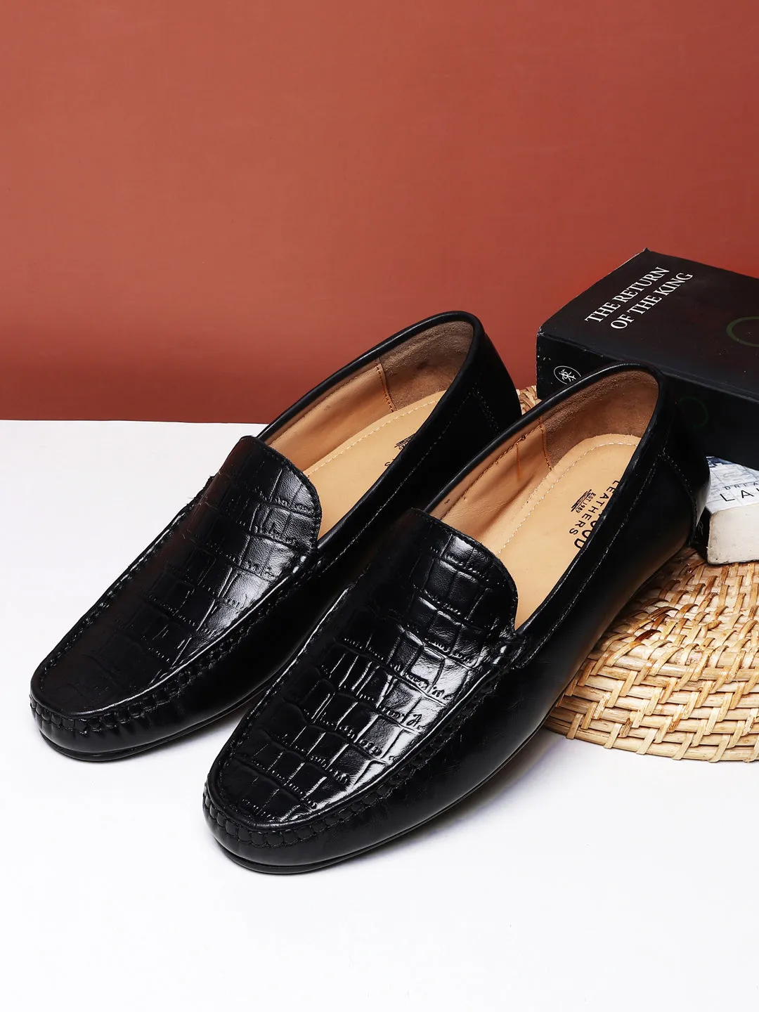 Men Texture Genuine Leather Black Loafers