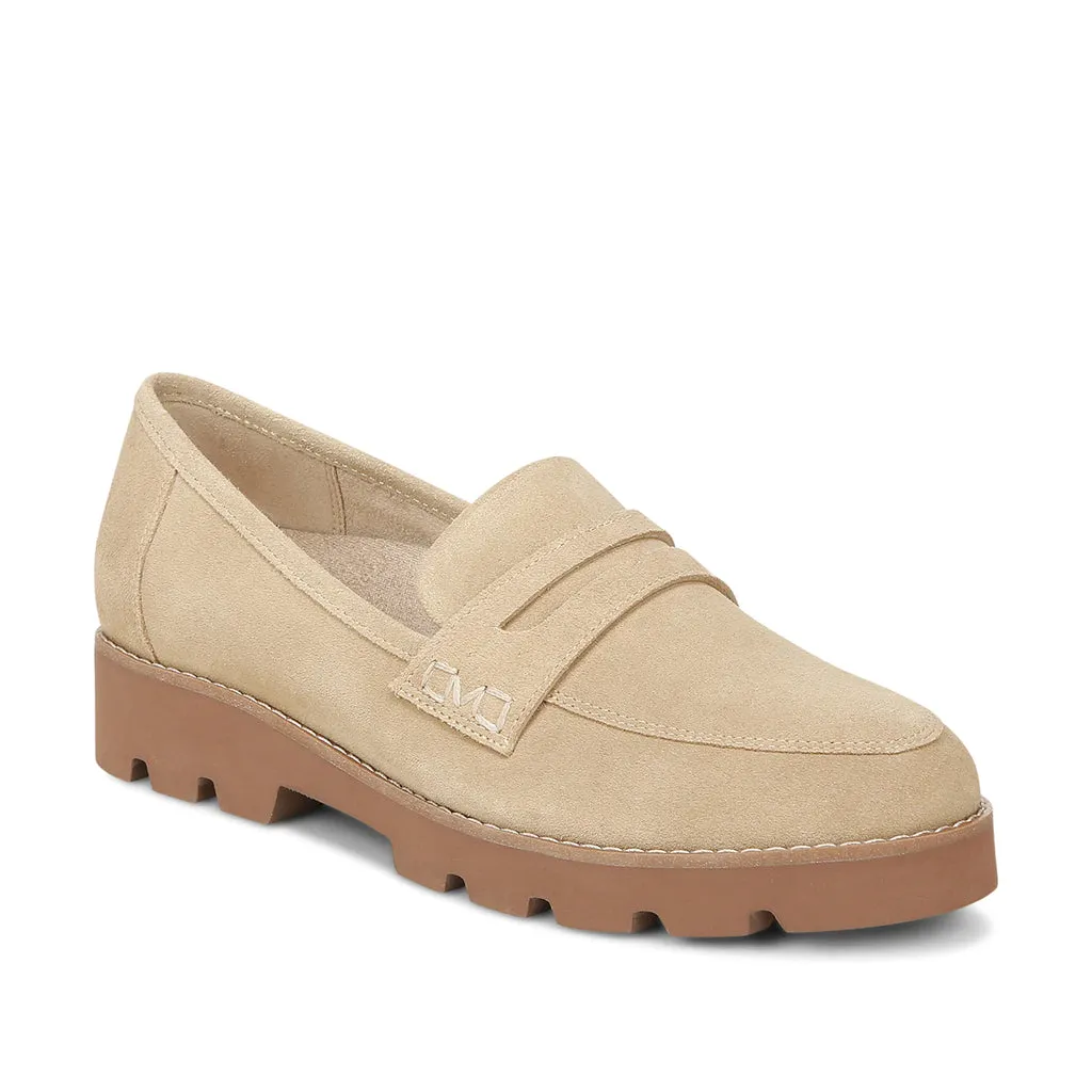 Vionic Women's Cheryl II Loafer in Sand